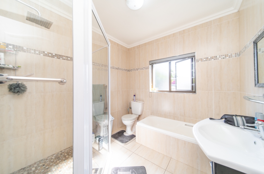 6 Bedroom Property for Sale in Vincent Heights Eastern Cape